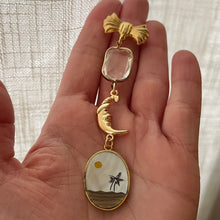 Load image into Gallery viewer, Brooch Sample #1
