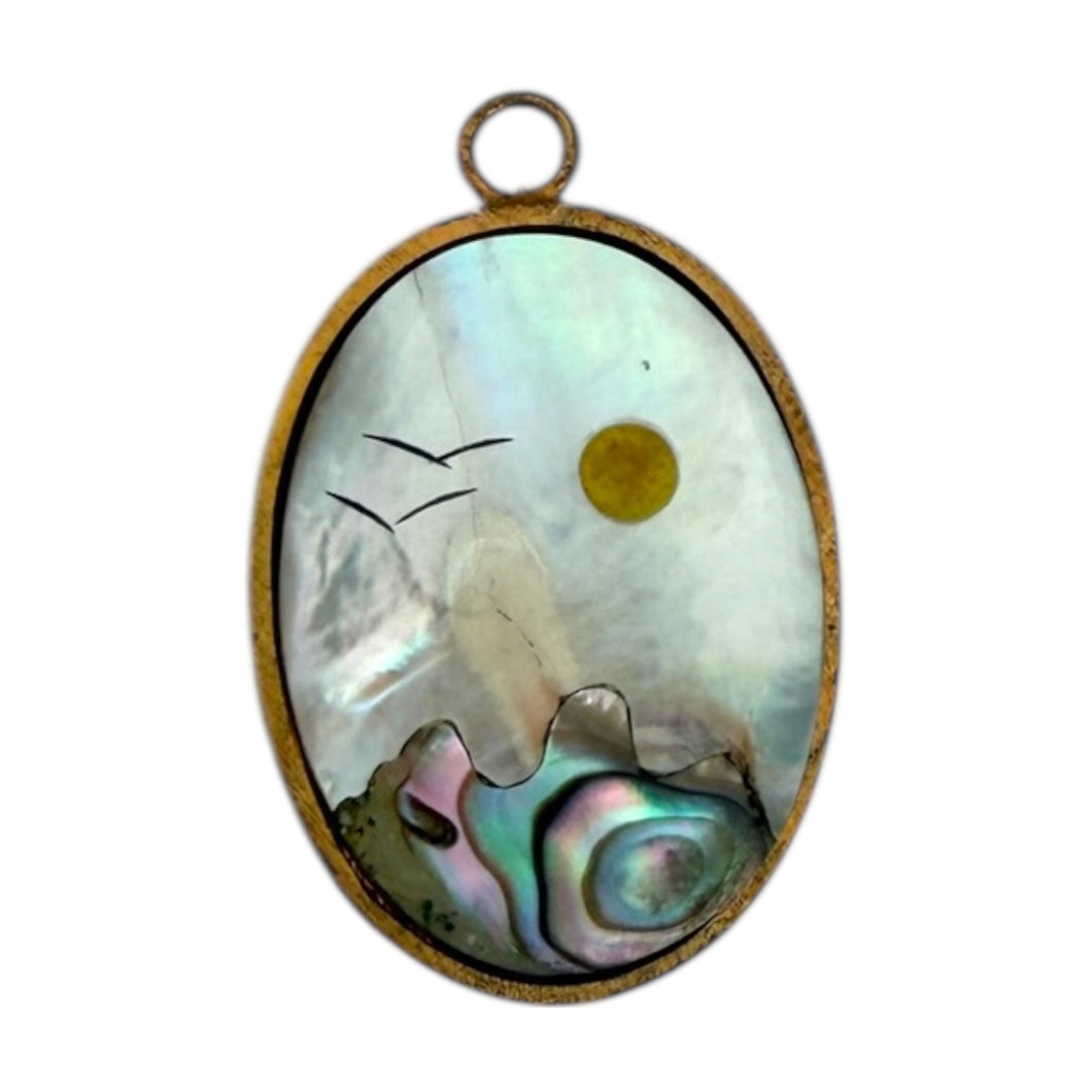Single Charm - Mother of Pearl Mountain Scene